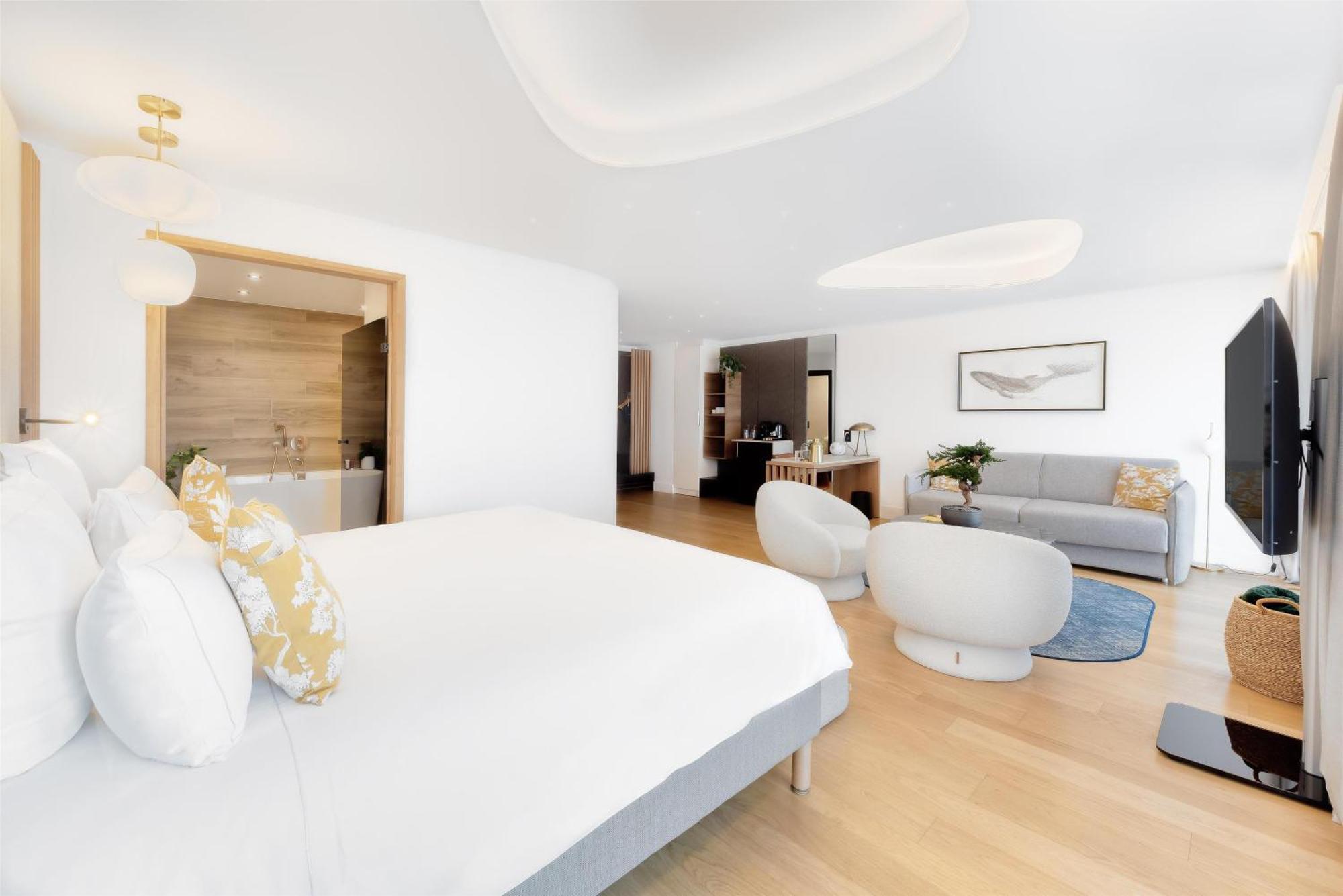 Golden Tulip Lyon Ouest Techlid Hotel & Spa Limonest Exterior photo